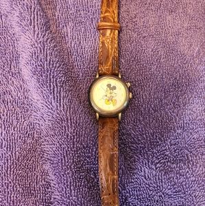RARE, VINTAGE Woman's Musical Mickey Mouse Watch‎